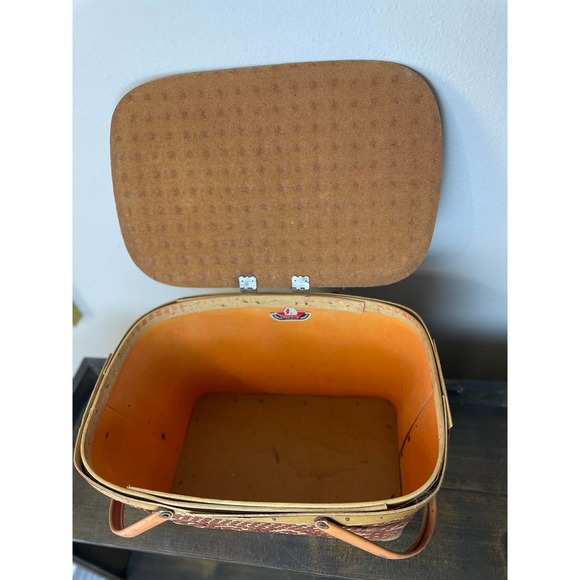 Vintage Redmon Wicker Picnic Basket - Beautiful Cranberry Red - Picture 9 of 11